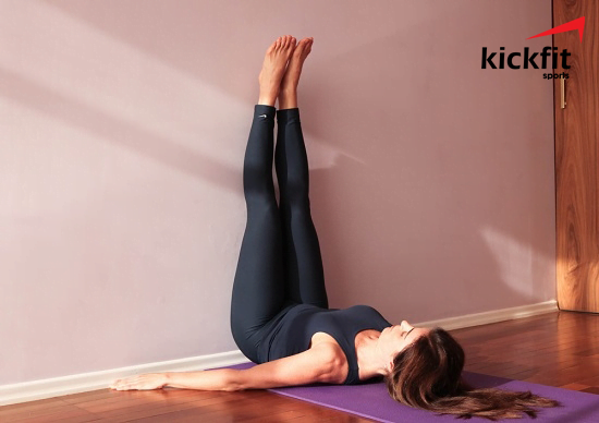 Bài tập Yoga gác chân lên tường